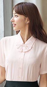 06130 en joie(アンジョア) シンプルデザインで定番3つの襟を楽しめる半袖ブラウス 無地 93-06130