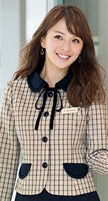 81630 en joie(アンジョア) まるいデザイン襟とフラップポケットがかわいいジャケット(リボン付) チェック 93-81630