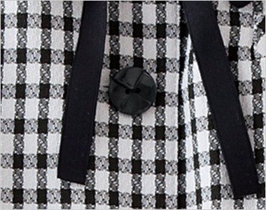 クロスデザインがきれいな黒いボタン