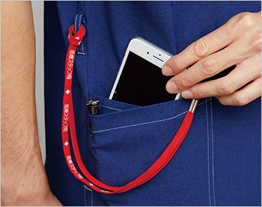 便利なループ付きの右腰の小分けポケットは、サージカルテープやはさみなど小物類の収納が可能です。